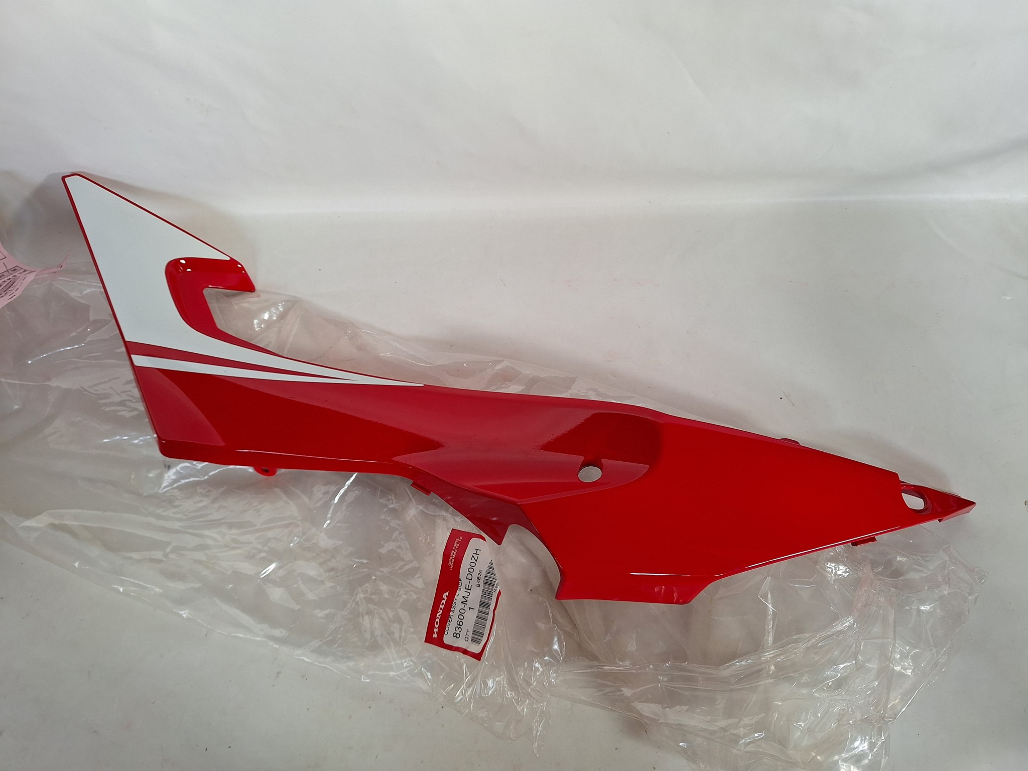 Picture of SEITENDECKEL KOMPL., L.  83600-MJE-D00ZH  CB650FA